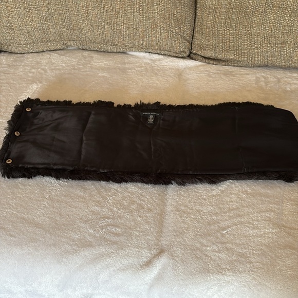 BNWOT Banana Republic faux fur neck wrap Silk Lining - Picture 2 of 8